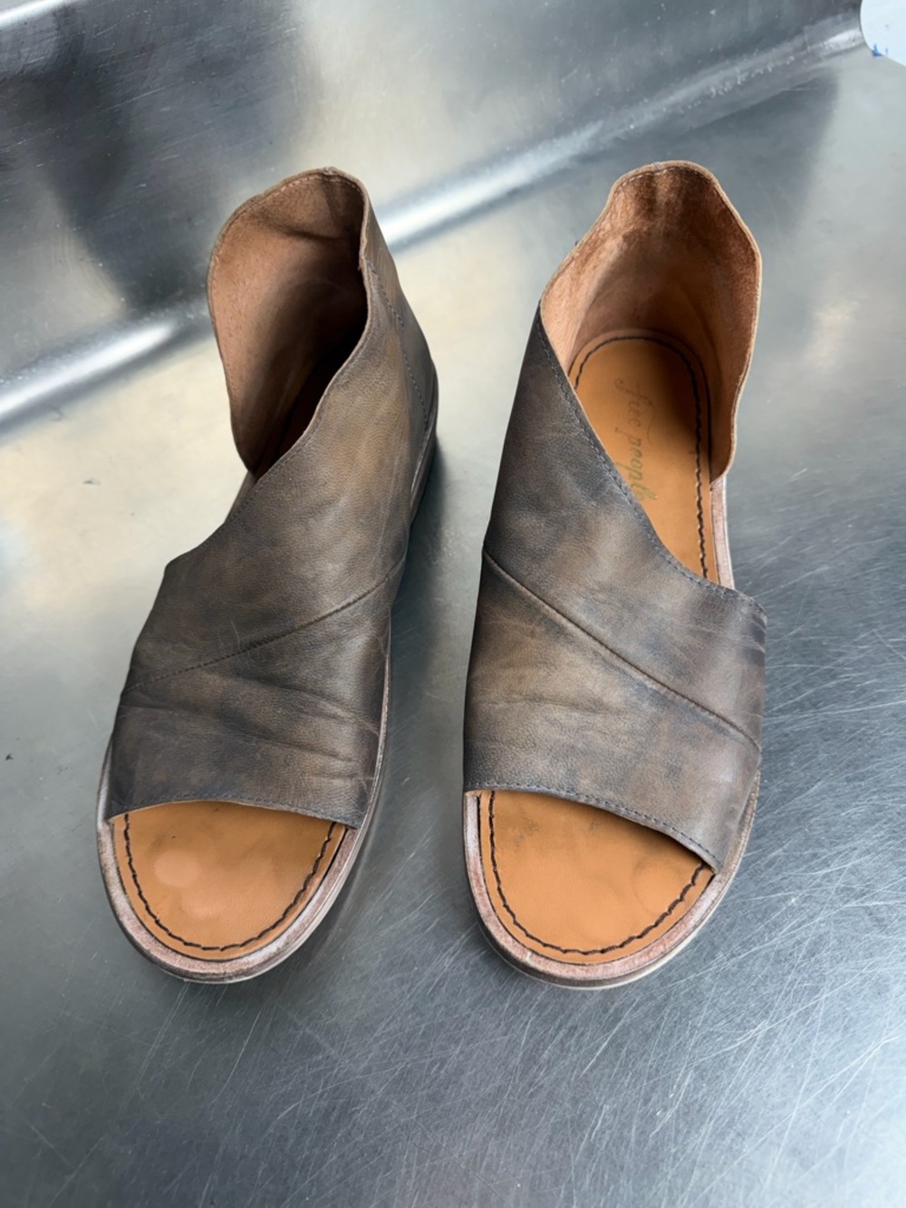Free People Mont Blanc Asymmetrical Leather Flats Size 39 EU / 8.5 US - Picture 3 of 9